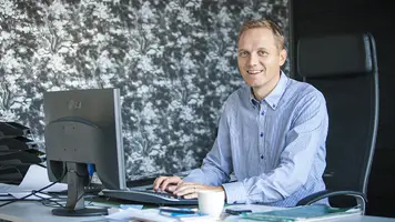 Omistautuminen suomalaiselle, aidolle puulle yhdistää UPM Timberiä ja Siparila Oy:tä